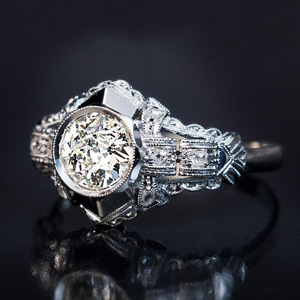 Anello vintage con pietra rotonda floreale intagliata per donna, gioielli alla moda dal design elegante intarsiato - Product Image 1
