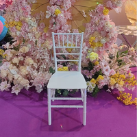 Chaise d'événement empilable en plastique blanc pour la maison et le jardin, idéale pour les mariages, banquets, fêtes, hôtels et salles à manger