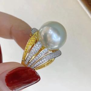 แหวนมุกทรงกลมขนาด 13-14 มม. คุณภาพเทียบเท่ามุกขาวออสเตรเลีย  พร้อมตำหนิเล็กน้อย  ทำจากเงินแท้ S925 - Product Image 1