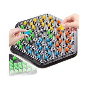 Juego de mesa familiar interactivo Cadena Geometría Triángulo Ajedrez Rompecabezas Banda de goma Disco Juguetes de plástico para niños para desarrollar el pensamiento - Product Image 1