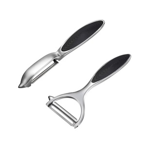 Utensilios de Cocina de Alta Calidad, Pelador de Frutas y Verduras de Acero Inoxidable con Mango de Silicona - Product Image 1