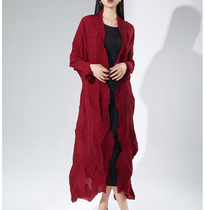 เสื้อโค้ทเทรนช์สไตล์เกาหลีแบบลำลอง ลายทาง จับจีบ แต่งระบาย ผ้าทอเนื้อสัมผัสพิเศษ สำหรับผู้หญิง ดีไซน์หรูหรา ยาว ผลิตจากโพลีเอสเตอร์ 100% ระบายอากาศได้ดี - Product Image 2