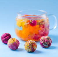 Paquets cadeaux de marque privée, fleurs mélangées faites à la main, boule de floraison, thé détox dans des tubes en verre