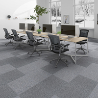 Dalles de moquette modulaires antistatiques en polypropylène modernes, fabriquées en usine, avec support en EVA et tissu non tissé pour usage commercial