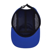 Casquette de camping personnalisée à 5 panneaux en nylon haute performance avec patchs tissés et en caoutchouc, trous perforés au laser pour les sports de plein air