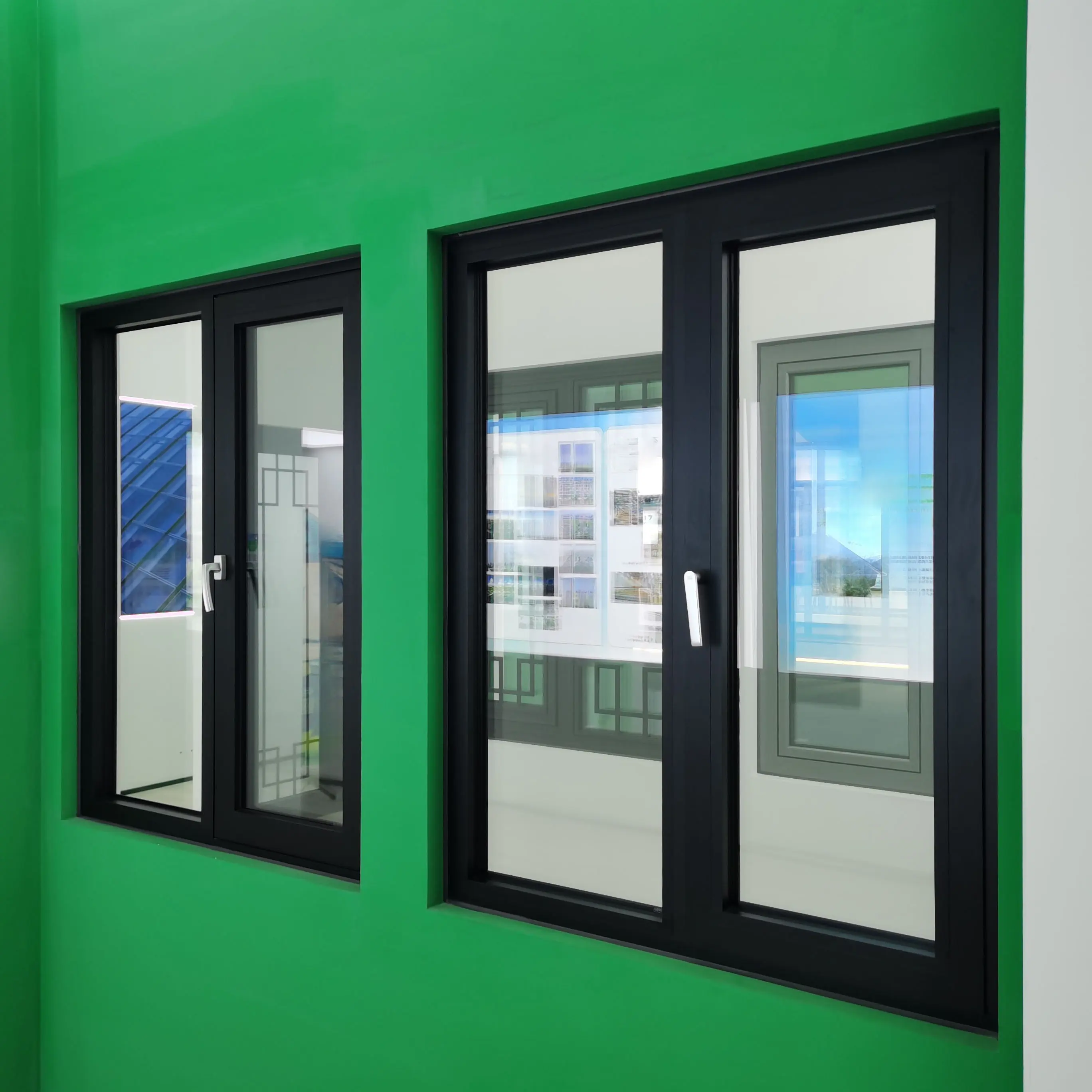 Modernes Aluminiumlegierung-Gärtenhaus Ausziehbares Schaukel-Kant-Schwenkfenster für Haus gehärtetes Glas doppelt verglaste Kammerfenster