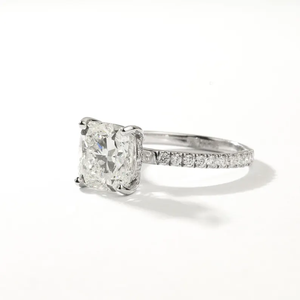 แหวนหมั้นเพชรทรงคุชชั่นคัท 2-4 กะรัต เพชรเลี้ยงในห้องปฏิบัติการ พร้อมใบรับรอง IGI ตัวเรือนทองคำแท้ ประดับเพชรเม็ดเดี่ยว ดีไซน์แบบฮาล์ฟอีเทอร์นิตี้ - Product Image 4