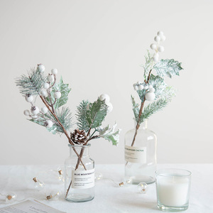 Selecciones <span class=keywords><strong>Red</strong></span> Berry Pine Branches flores artificiales Mini árbol de Navidad con agujas de pino verde para decoraciones navideñas al aire libre - Product Image 3