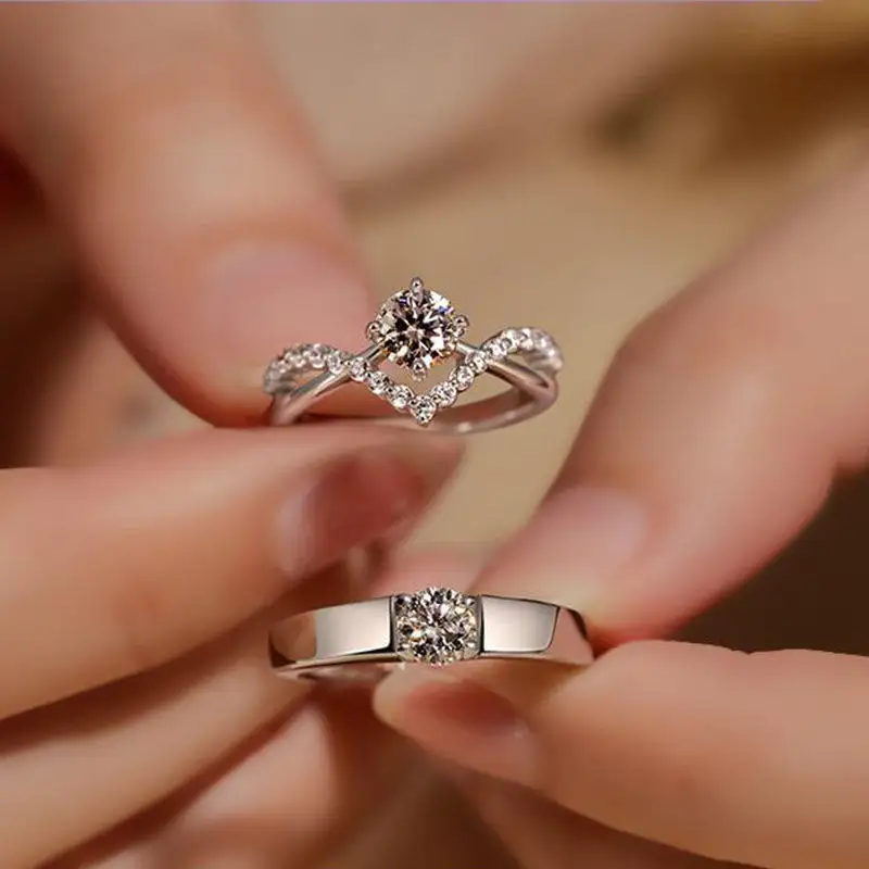 卸売クラシックイミテーションモアッサナイトダイヤモンドカップルリング結婚式婚約指輪カップル愛好家トレンディなシルバーメッキ