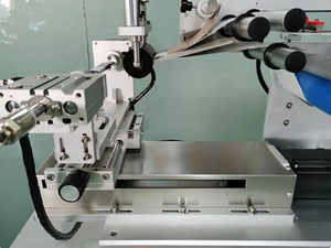 Machine d'étiquetage double face à arc pour bouteilles rondes, carrées, coniques et gobelets, autocollante, haute précision, pour vin et gel douche, fournie directement par l'usine - Product Image 3