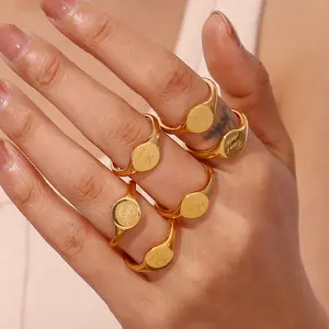 Mode Hete Nieuwe Roestvrijstalen Aangepaste Logo Tekst Gegraveerd Ovale Hartvormige Ringen Vrouwen Goud Inspirerende Ringen