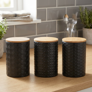Set di Lusso 3 Barattoli per Spezie in Ceramica Ecologica da 750 ml, Forma Cilindrica, Coperchi in Legno, Chiusura con Guarnizione in Silicone, Geometrie Nere - Product Image 3