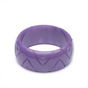 Bracelet classique en résine de silicone violette sculptée, motif géométrique mignon, large, élégant, décontracté, unique, sportif, bijou unisexe pour femme - Product Image 1