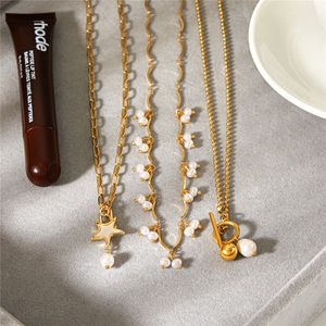 Collier tendance avec pendentif à boucle OT et perles, en acier inoxydable plaqué or 18 carats, idéal pour un cadeau - Product Image 3