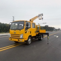 Camion grue compact FAW 4x2 à transmission directe d'usine, 150 CV, double cabine, pompe hydraulique, moteur, flèche pliante, empattement 3300 mm