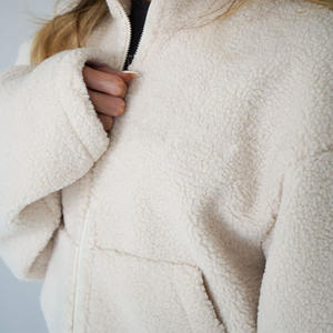 Chaqueta de Felpa Sherpa Acogedora de Forro <span class=keywords><strong>Polar</strong></span> con Cierre Completo y Bolsillos para Mujer Fabricada por OEM Personalizado - Product Image 3