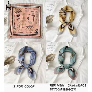 Foulard Quadrato Piccolo con Catena 70x70cm, Accessorio Moda Donna con Stampa Trendy - Product Image 3