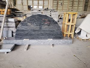 Lápida de Granito Negro Americano Tallada a Mano, Superficie Pulida, Estilo Tradicional, para Uso en Exteriores - Product Image 6