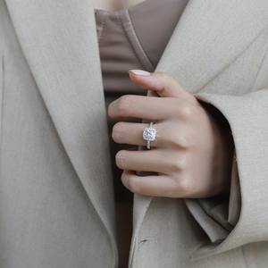 Anillo de Plata de Ley S925 con Moissanita VVs1 de 1 Quilate, Corte Redondo, Estilo Cuadrado, para Compromiso, para Mujer - Product Image 5