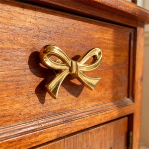 Poignée de tiroir en alliage de zinc de luxe léger à trou unique, design créatif nœud rose, moderne, pour petite armoire ou commode - Product Image 5