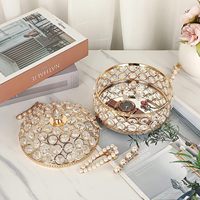 Boîte à bijoux en matériaux décoratifs de style unique pour le stockage de bracelets et d'anneaux d'oreille Boîte à bibelots perlée en cristal