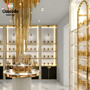 Vitrine <span class=keywords><strong>de</strong></span> présentation <span class=keywords><strong>de</strong></span> parfums écologiques haut <span class=keywords><strong>de</strong></span> gamme |   Vitrine murale LED blanche et or sur mesure pour les magasins <span class=keywords><strong>de</strong></span> parfums <span class=keywords><strong>de</strong></span> luxe (recyclable) - Product Image 1