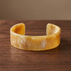 กำไลข้อมือ SolarBloom Horn Bangle ทำด้วยมือจากเขาควาย ลายรัศมีพระอาทิตย์ ขนาดสั่งทำได้ ของขวัญแฟชั่น ส่งออก งานฝีมือธรรมชาติ - Product Image 1