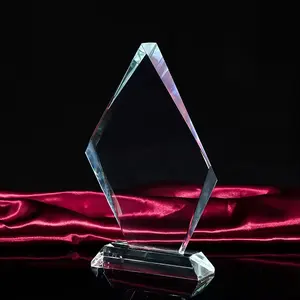 Vente en gros de trophée vierge en verre de cristal trophée en cristal k9 clair personnalisé pour souvenir