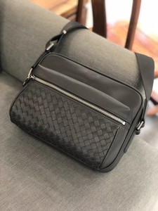 Bolso de Hombro de Piel de Becerro Suave como la Mantequilla. Bolso de Cuero Minimalista para Uso Diario, para Tablet de 10 Pulgadas Logotipo Personalizado B2B de Fábrica - Product Image 1