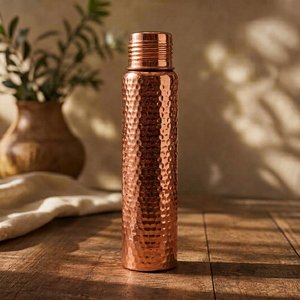 Botella de Agua Ecológica Hecha a Mano de Cobre Puro con Acabado Martillado, Botella Ayurvédica Reutilizable para Viajes, Personalización de Marca para Venta al Por Mayor - Product Image 1