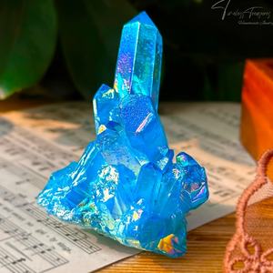 Vente en gros, très demandé, haute qualité, écologique, amas de cristaux bleus arc-en-ciel teints, forme irrégulière, pour la méditation et la décoration intérieure - Product Image 5