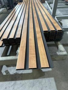 Vente en gros Panneau mural cannelé en bois WPC à moitié recouvert utilisé pour la décoration murale intérieure - Product Image 5