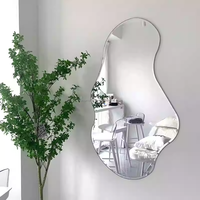 Miroir mural sur pied au design moderne irrégulier, grand miroir décoratif en verre pour salon et chambre à coucher