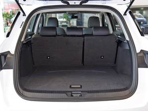 BYD Song Pro 1.5T Turbo Automatique Elite SUV 2019 d'occasion, conduite à gauche, sièges en cuir foncé, pneus R17, toit ouvrant panoramique, économique - Product Image 6