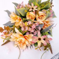 Bouquet de dahlias artificiels en forme d'éventail avec verdure mélangée, bouquet de fleurs en soie pour décoration funéraire, cimetière, tombe, monument commémoratif