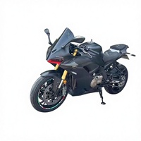 Moto sportive QJMOTOR 600cc avec moteur haute puissance, ABS avancé, design sportif et maniabilité fluide pour les passionnés de course