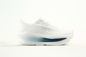 Zapatillas de correr de malla transpirable, a la moda, hechas a medida, con cordones y suelas de goma de alta calidad para usar en primavera. - Product Image 5