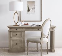 Bureau en chêne vieilli de style américain avec colonnes romaines et plusieurs tiroirs