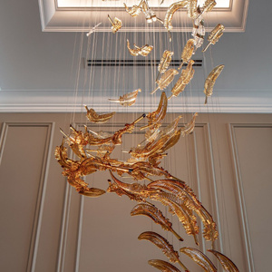 Lustre suspendu moderne et élégant pour hôtel, Restaurant, boutique, décor artistique, pièces <span class=keywords><strong>de</strong></span> plumes ambrées et claires, lustre fabriqué - Product Image 4