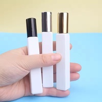Flacon pulvérisateur de parfum vide en verre noir mat de 10 ml avec pompe, rechargeable, design carré pour sérigraphie