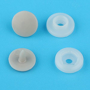 T09 Phong Cách Chân Phong Cách Quần Áo Logo Snap Nút Bao Bì Túi Tùy Chỉnh Kích Thước Đen & Trắng Cổ Phiếu Nhựa Với Giao Hàng Nhanh Chóng - Product Image 4