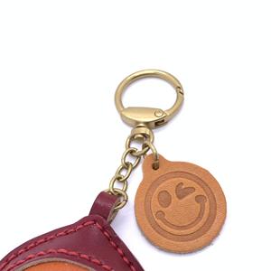 Colgante de cuero genuino de vaca curtido vegetalmente color castaño, hecho a mano, para bolso, llavero de coche y decoración colgante para coche - Product Image 5