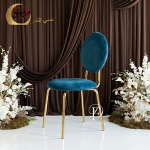 Chaise d'hôtel en velours vert sarcelle à dossier rond et pieds dorés – Mobilier d'intérieur contemporain et moderne au design stable - Product Image 4