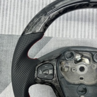 Volant en fibre de carbone forgé avec écran LED intégré, lumières de changement de vitesse RGB pour Fiesta MK7 Focus MK3