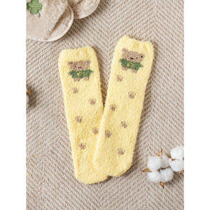 Calcetines amarillos con estampado de bordado de suela de oso de talla única para dormir, bonitos transpirables, suaves, de seda de bambú para Primavera, logotipo personalizable - Product Image 1