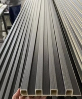 Panneau de revêtement mural en composite bois-plastique (WPC) à grain de bois co-extrudé pour extérieur, étanche
