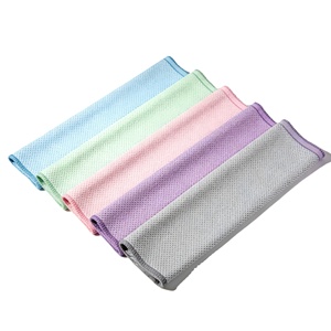 Serviette en microfibre premium à effet rafraîchissant instantané, absorbant la transpiration, motif personnalisé et support pour les commandes en gros - Product Image 1
