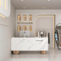 Bureau de réception minimaliste moderne personnalisé en MDF laqué avec éclairage LED et base en bois octogonale pour clinique de beauté