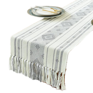 Chemin de table décoratif moderne tissé à rayures avec pompons pour la maison et l'hôtel, personnalisable, vente en gros et au détail, style Urban Village - Product Image 1