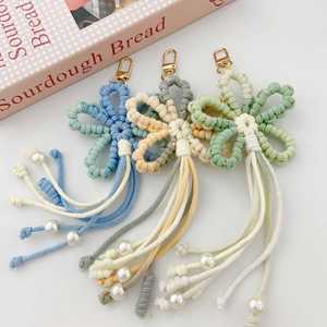 Porte-clés en tissu tressé fait main avec pompon floral, style rustique, pendentif de sac et cordon pour clés de voiture, décoration bohème créative - Product Image 2
